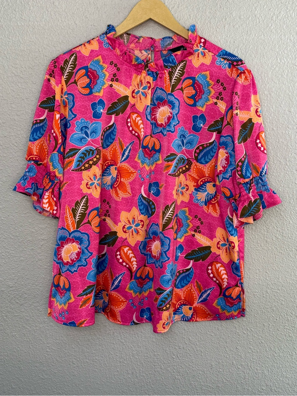 Ali Miles Floral Top Size Large Ruffled Neckline